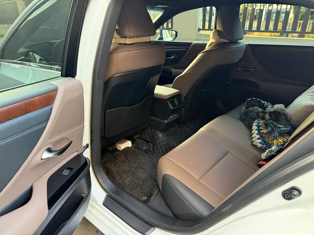 Lexus ES — миниатюра 9