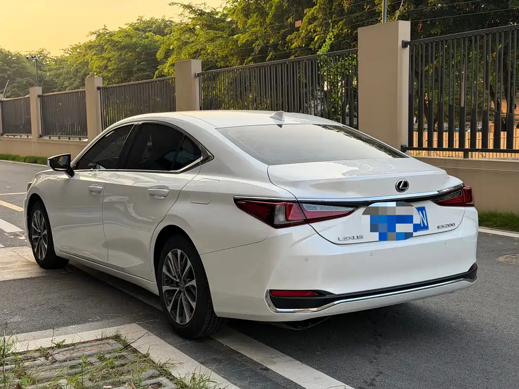 Lexus ES — миниатюра 6
