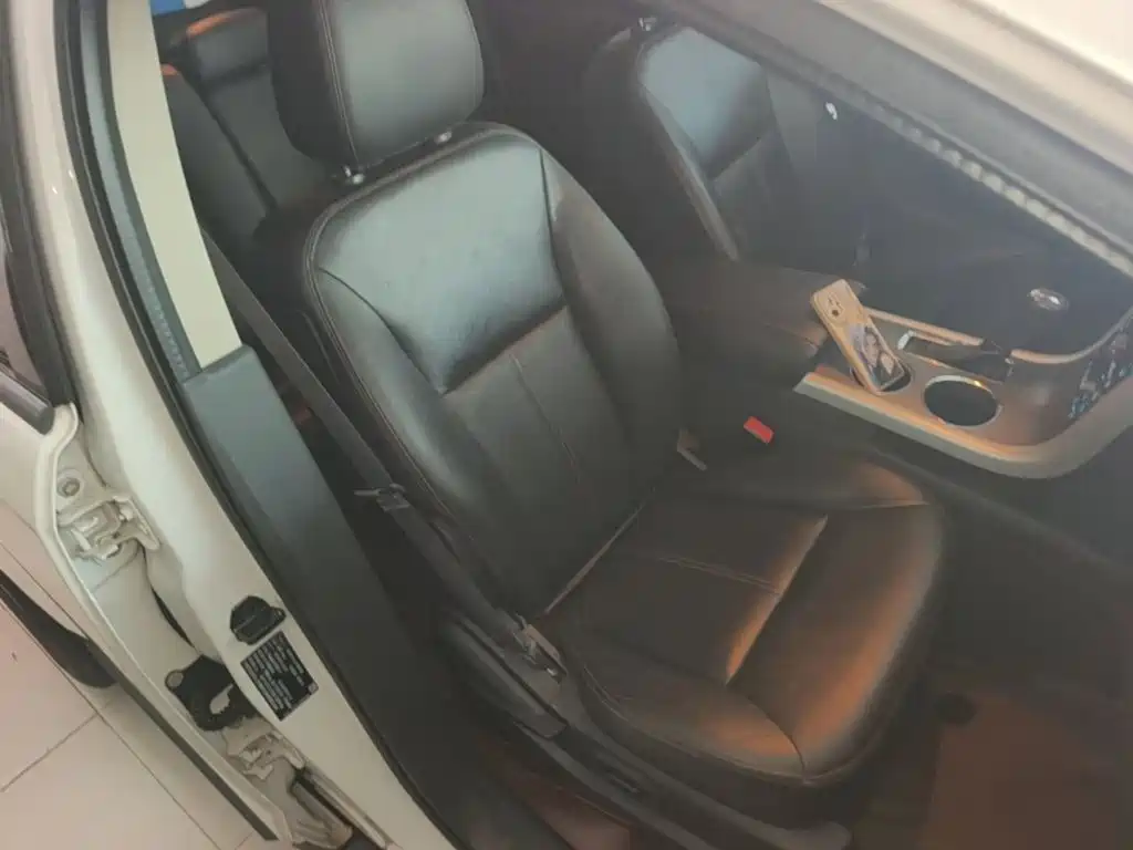 Ford Edge (Import) — миниатюра 25