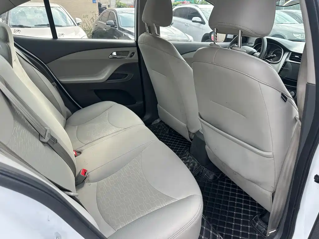Chevrolet Sail — миниатюра 8