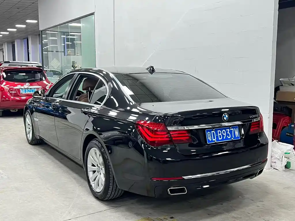 BMW 7 Series — миниатюра 4