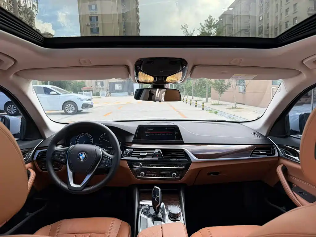 BMW 5 Series — миниатюра 9