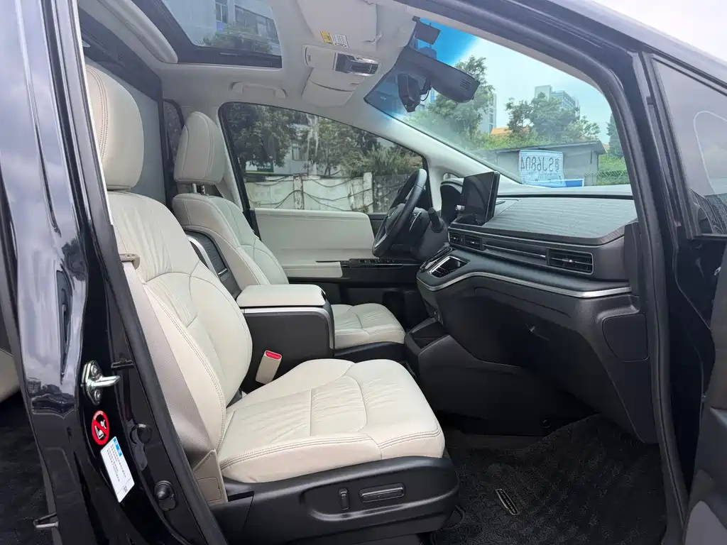 Honda Odyssey 2022 2.0L e:HEV мест