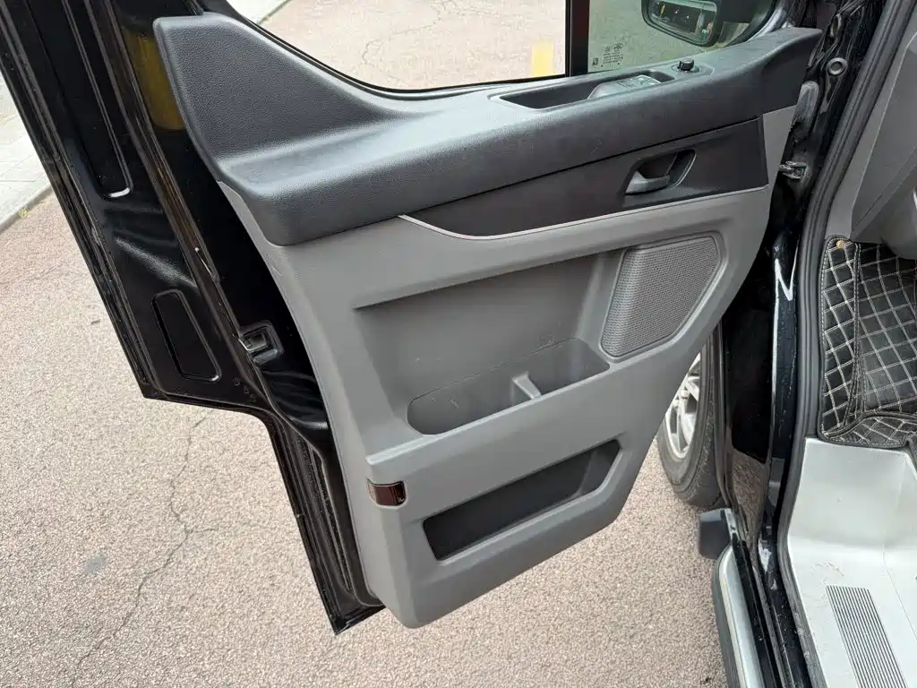 Ford Transit — миниатюра 6