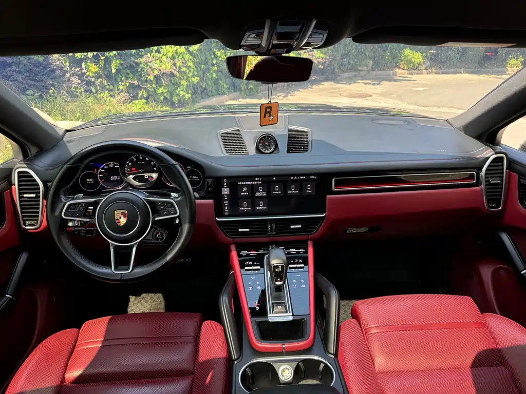 Porsche Cayenne — миниатюра 5