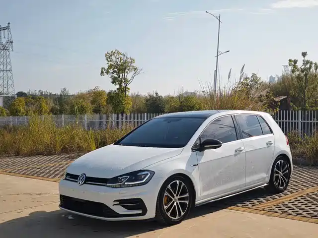 VOLKSWAGEN GOLF 2018