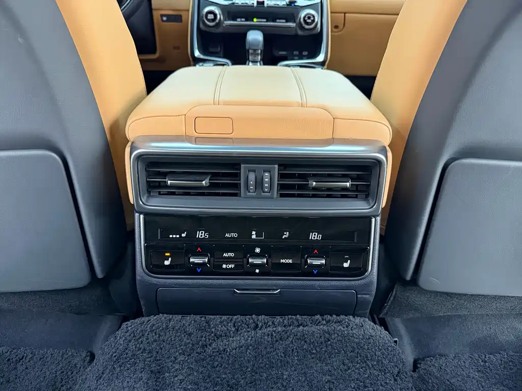 Lexus LX — миниатюра 15