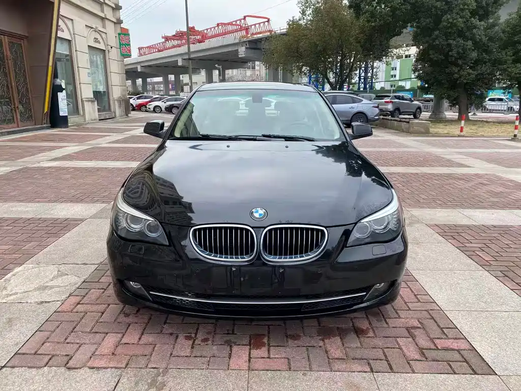 BMW 5 Series — миниатюра 3