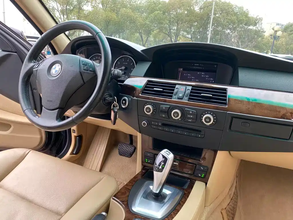 BMW 5 Series — миниатюра 5