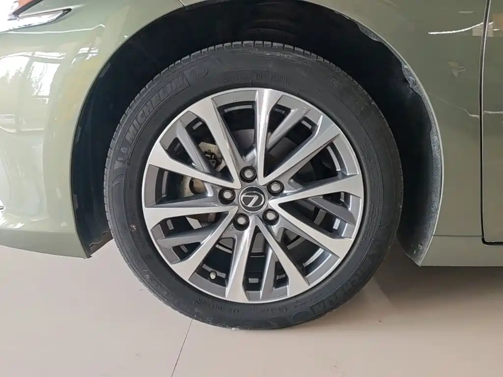 Lexus ES — миниатюра 23