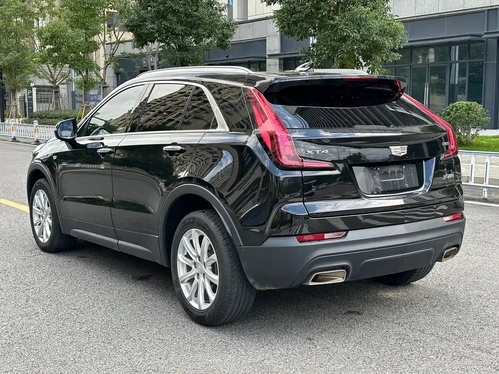 CADILLAC XT4