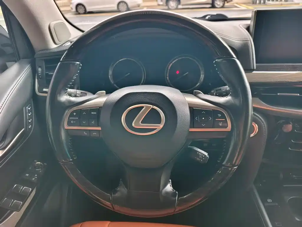 Lexus LX — миниатюра 5