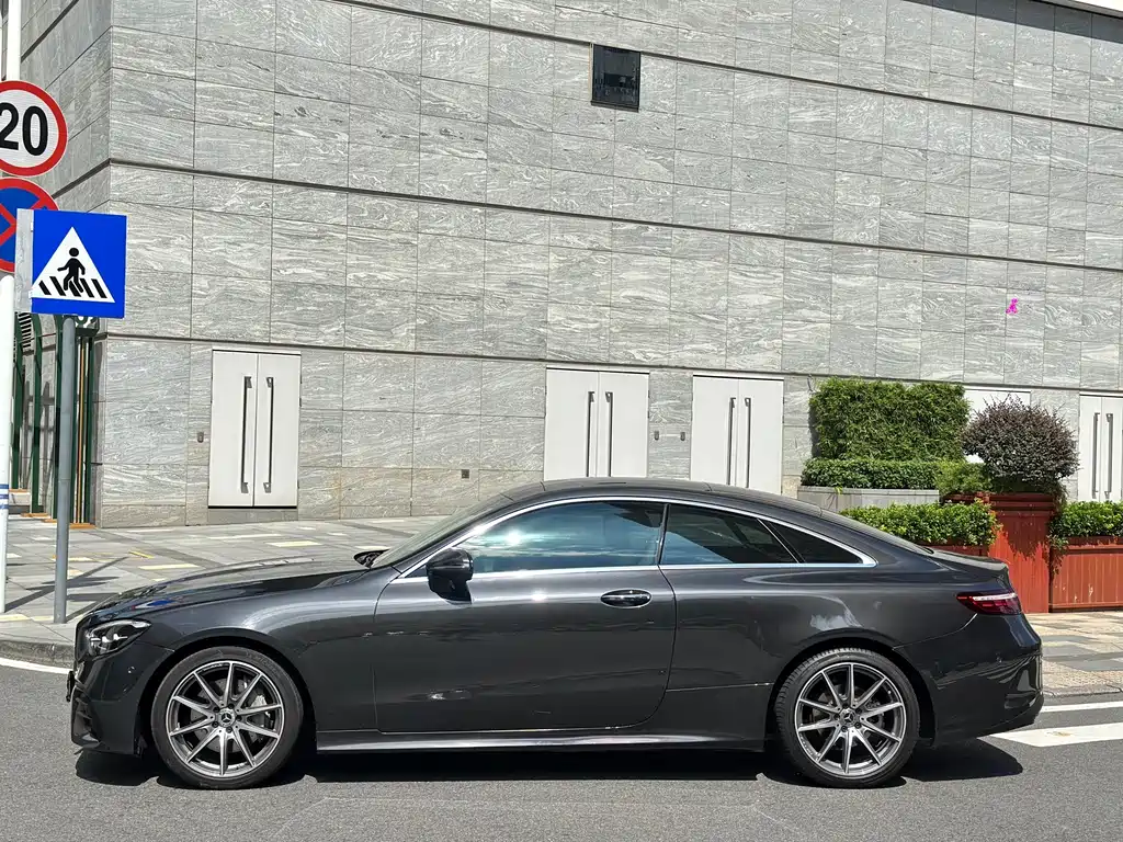 Mercedes-Benz E-Class (Import) — миниатюра 3