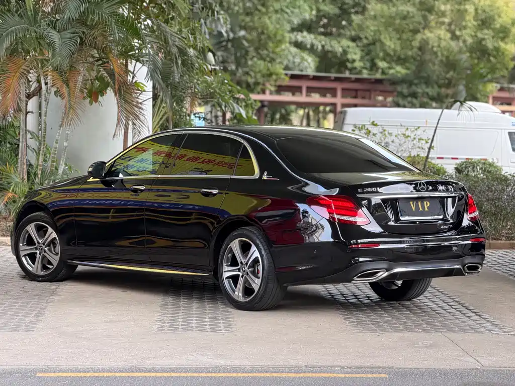 MERCEDES-BENZ E CLASS