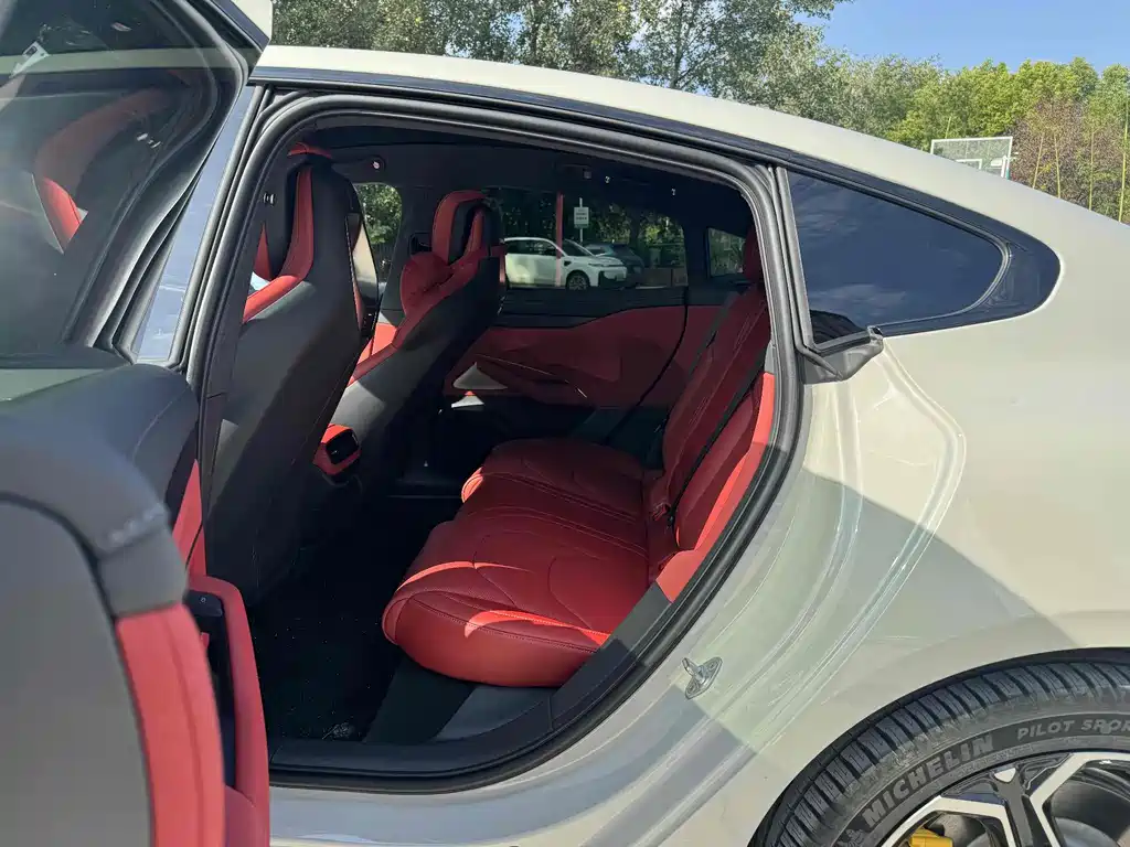 XIAOMI CAR XIAOMI SU7