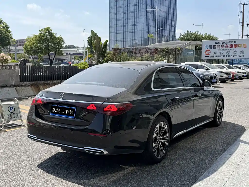 Mercedes-Benz E-Class — миниатюра 6