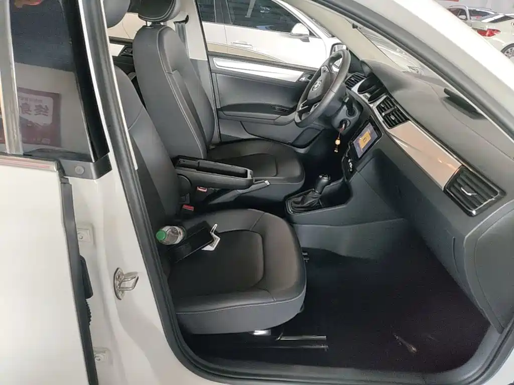 Skoda Rapid — миниатюра 25