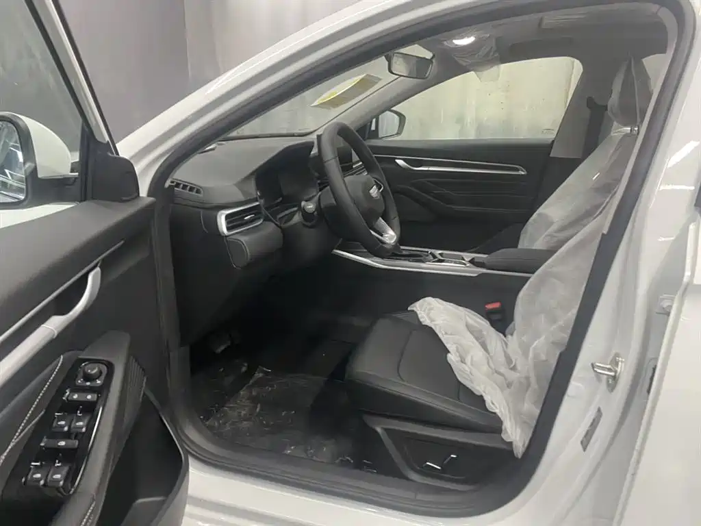 Geely Emgrand 2026 400 1.5L CVT