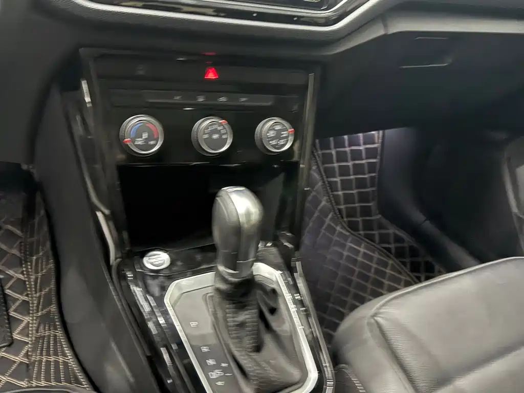 Volkswagen T-Roc — миниатюра 7