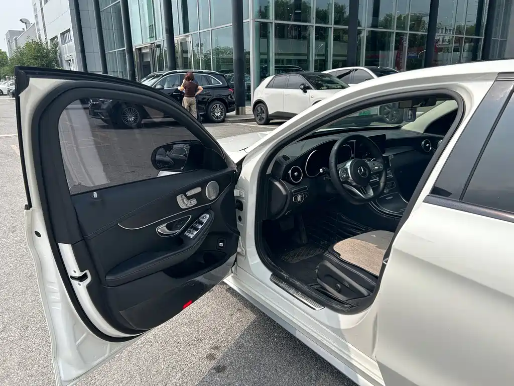 Mercedes-Benz C-Class — миниатюра 6