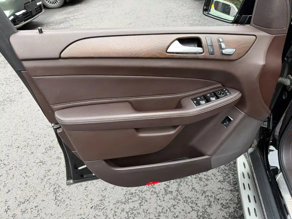 Mercedes-Benz GLE (Import) — миниатюра 6