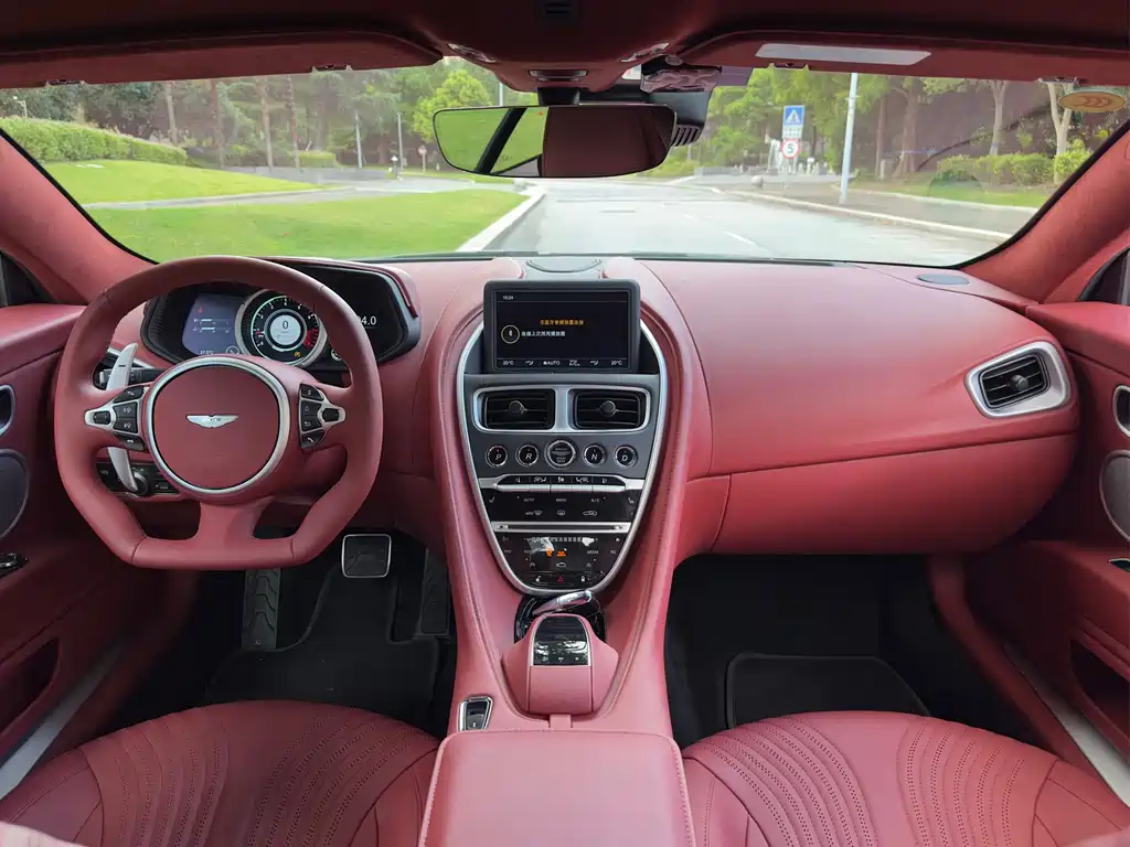 Aston Martin DB11 — миниатюра 16