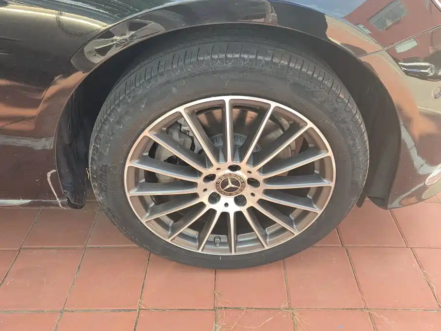Mercedes-Benz E-Class — миниатюра 6