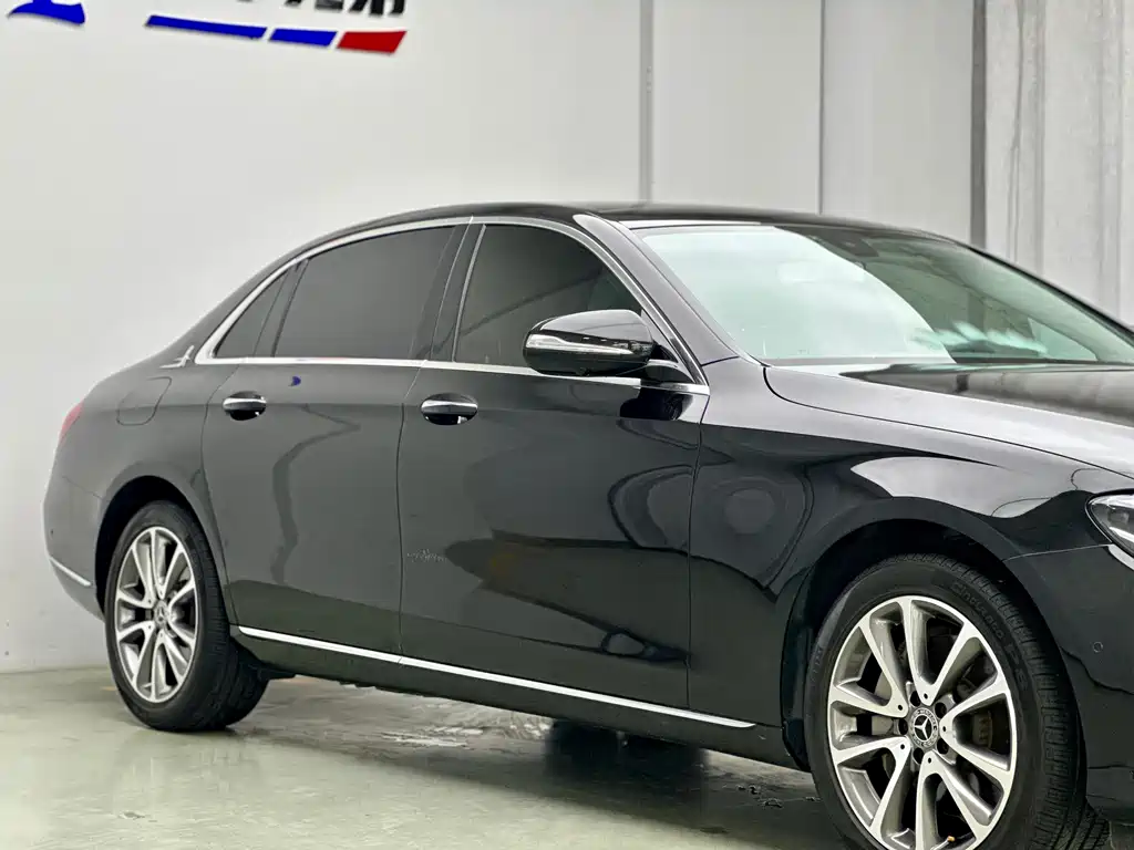 Mercedes-Benz E-Class — миниатюра 6