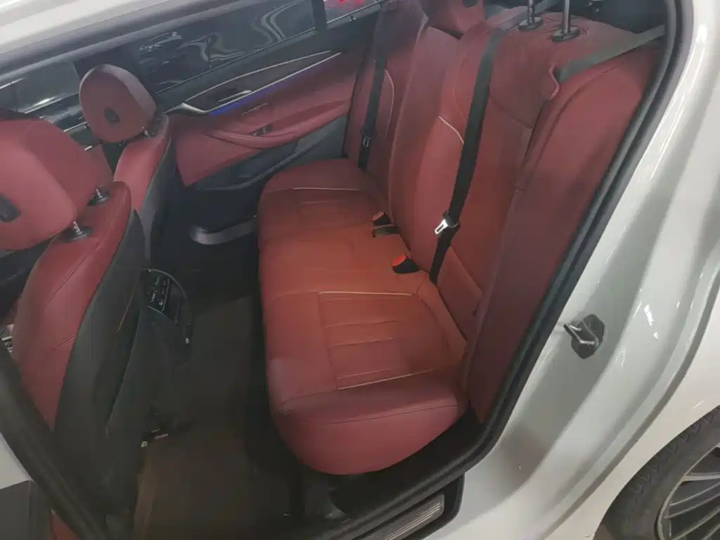 BMW 5 Series — миниатюра 17