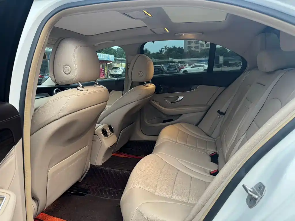 Mercedes-Benz C-Class — миниатюра 6