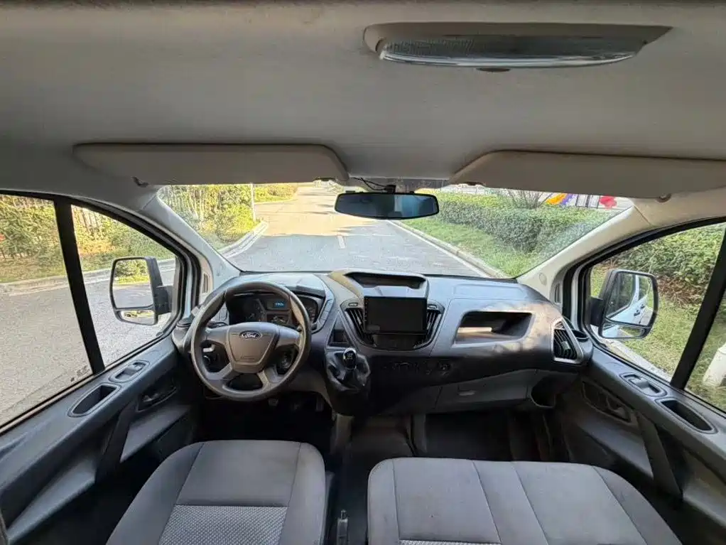 Ford Transit — миниатюра 9