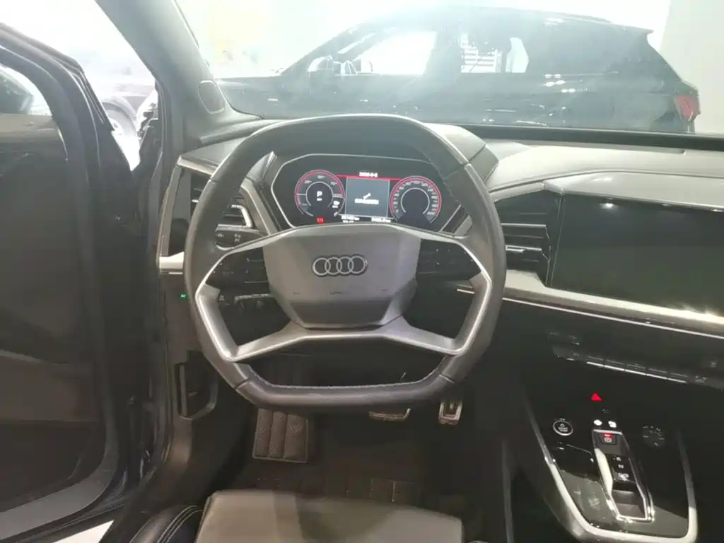 Audi Q4 e-tron — миниатюра 15