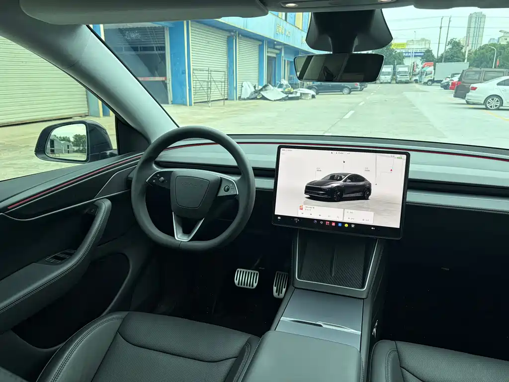 Tesla Model Y — миниатюра 7