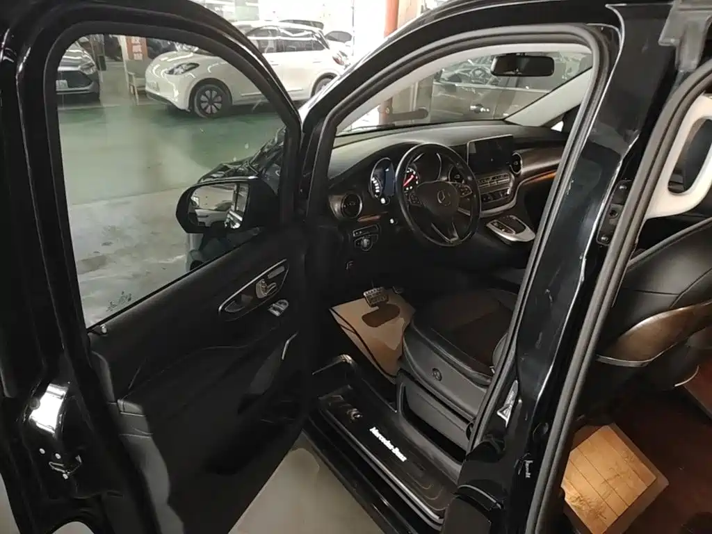 Mercedes-Benz V-Class — миниатюра 16