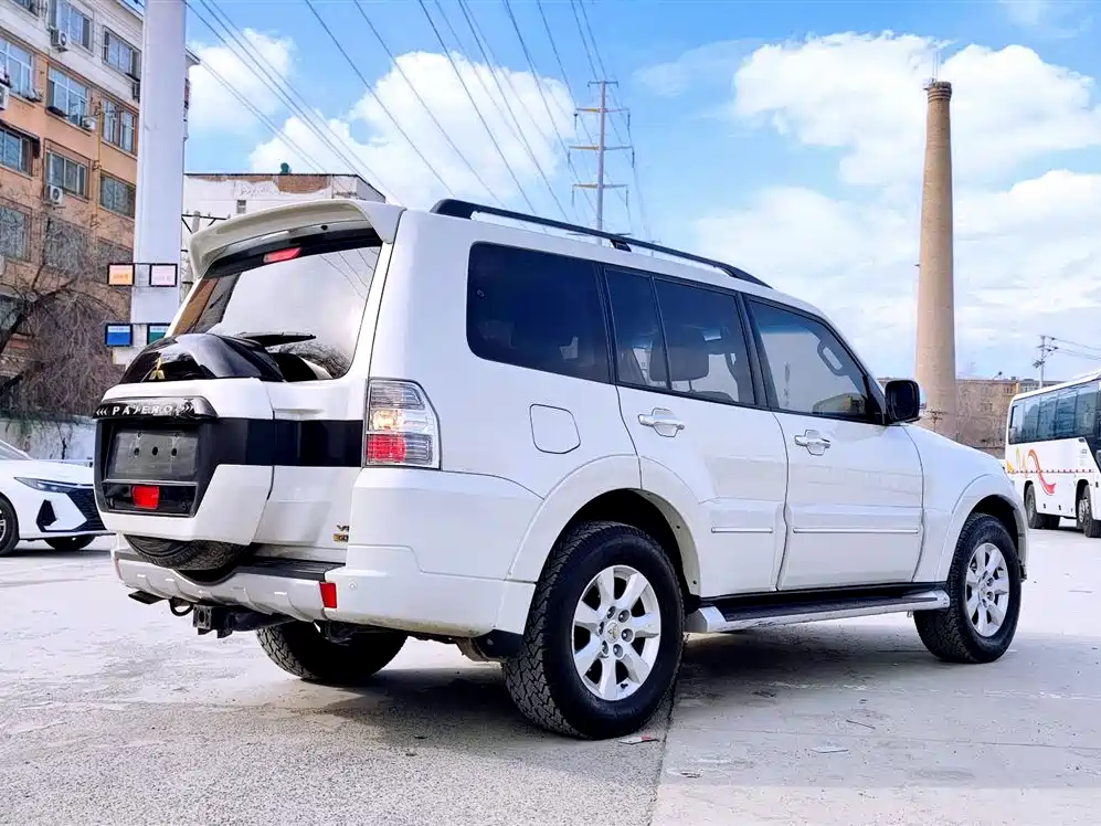 Mitsubishi Pajero (Import) Collection Edition 3.0L Auto Premium Offroad Edition, фото 4