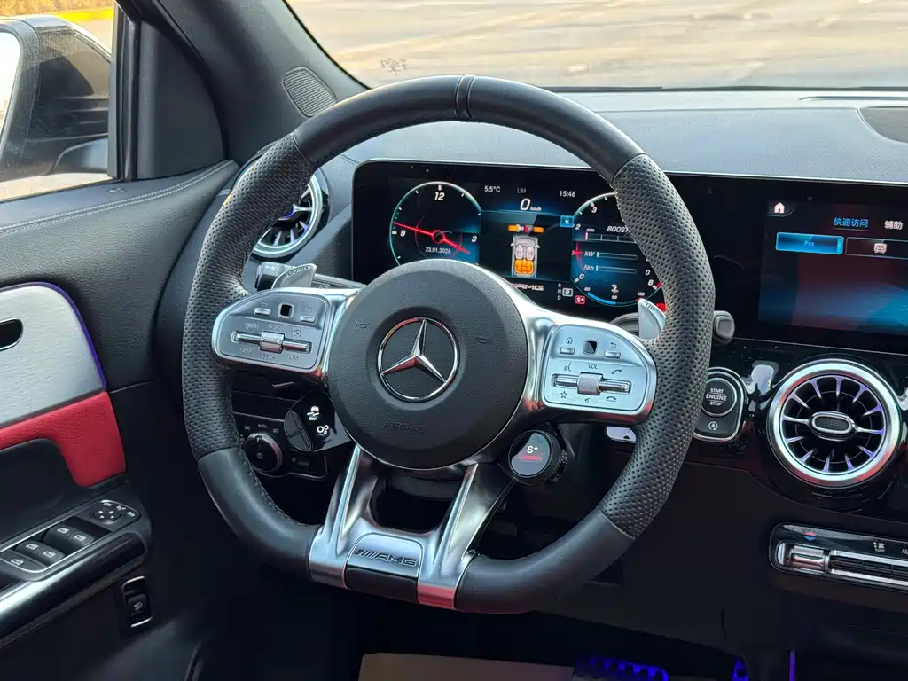 MERCEDES-BENZ GLA AMG