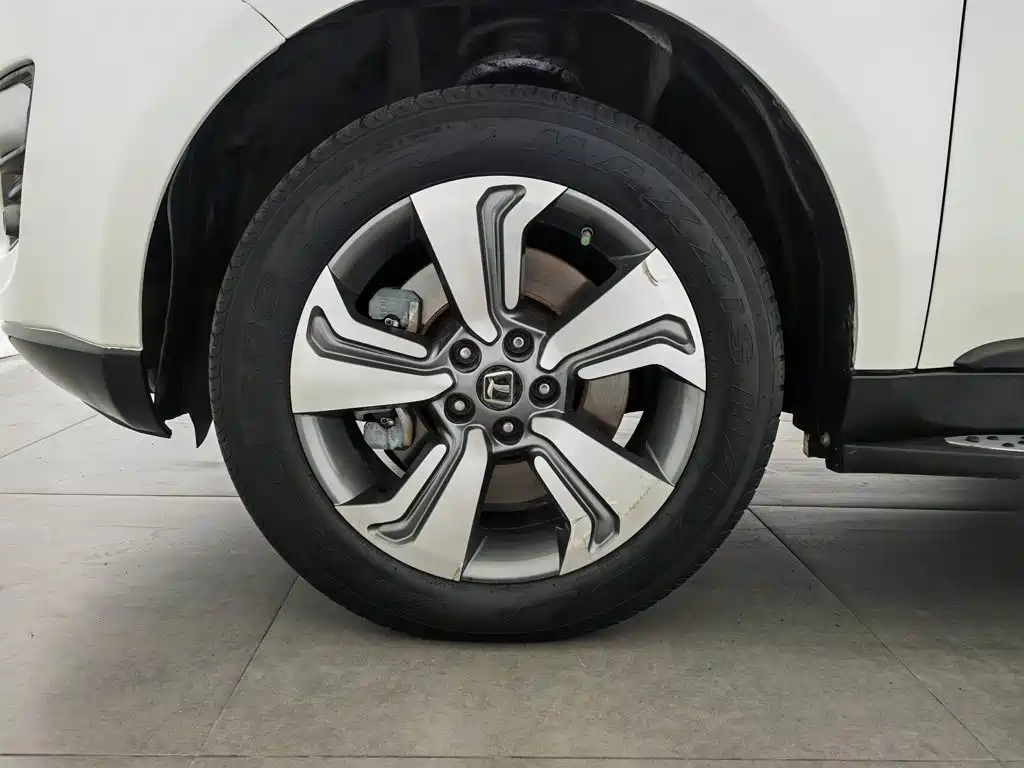 Luxgen Big 7 SUV — миниатюра 17