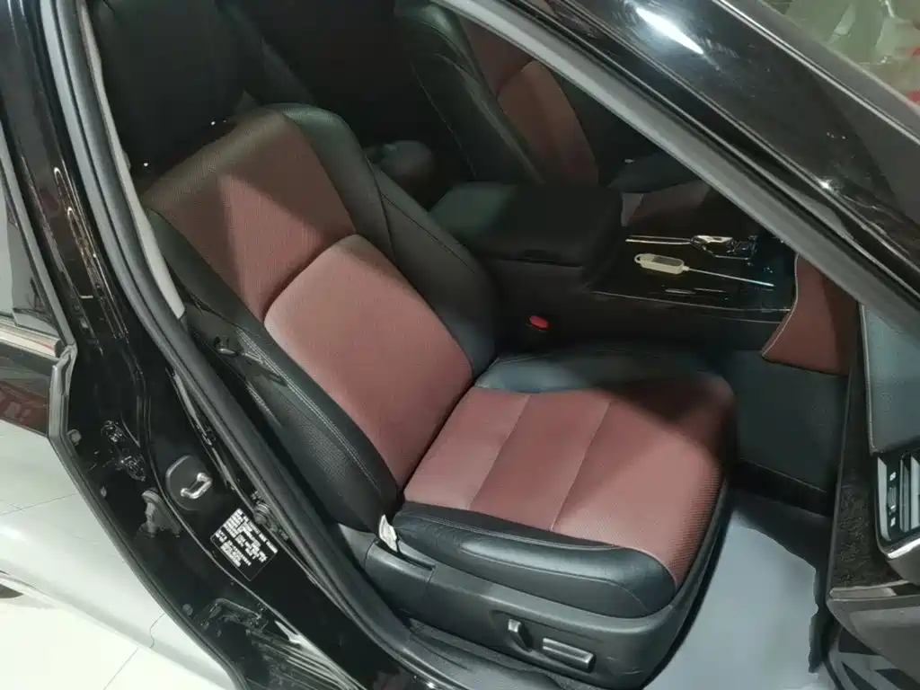 Toyota Crown — миниатюра 25