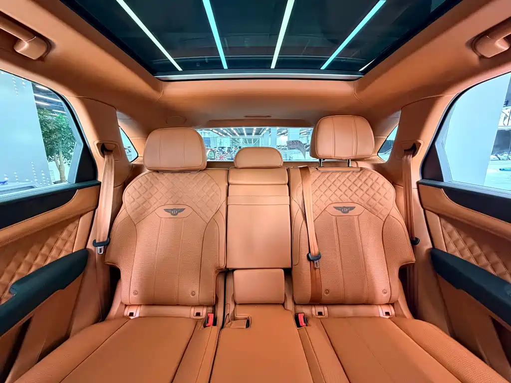 Bentley Bentayga PHEV — миниатюра 8