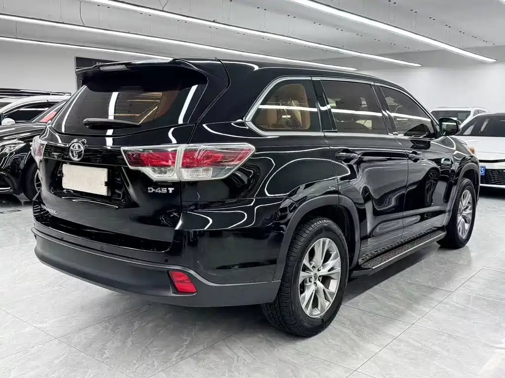 Toyota Highlander 2015 2.0T Elite 7 мест