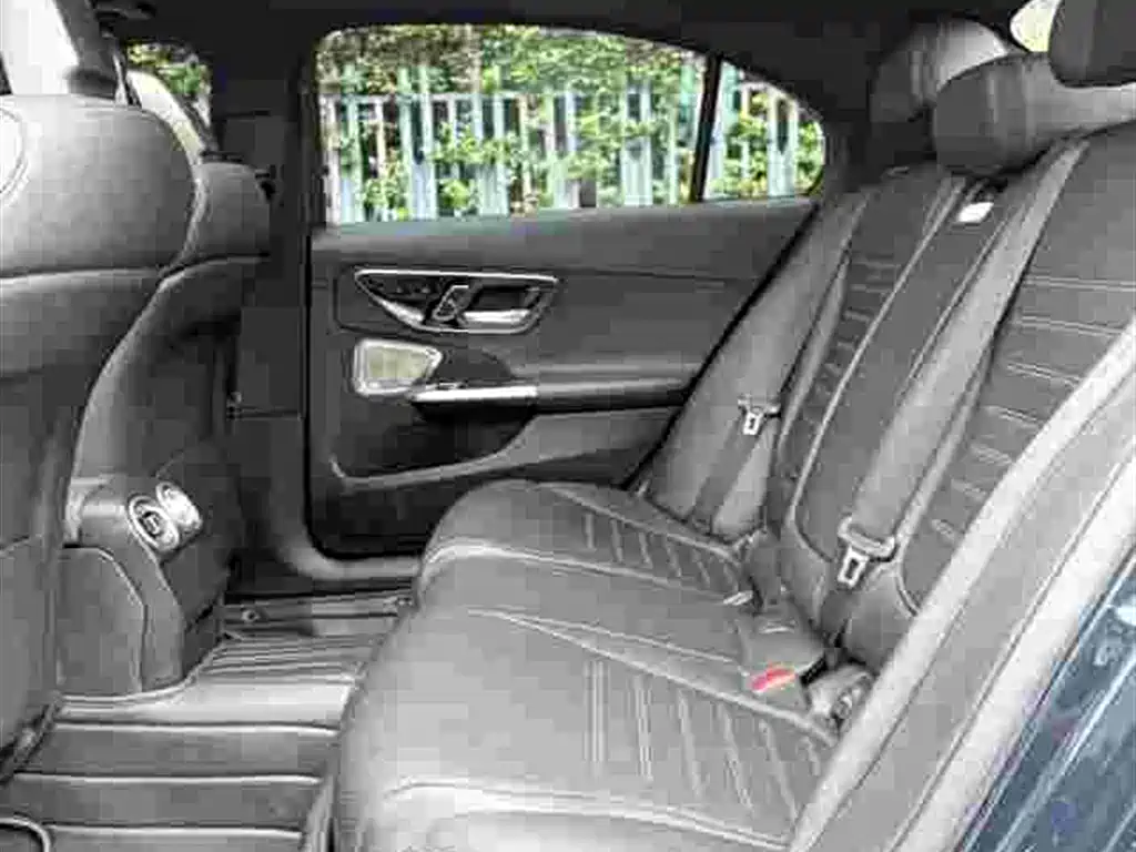 Mercedes-Benz C-Class — миниатюра 7
