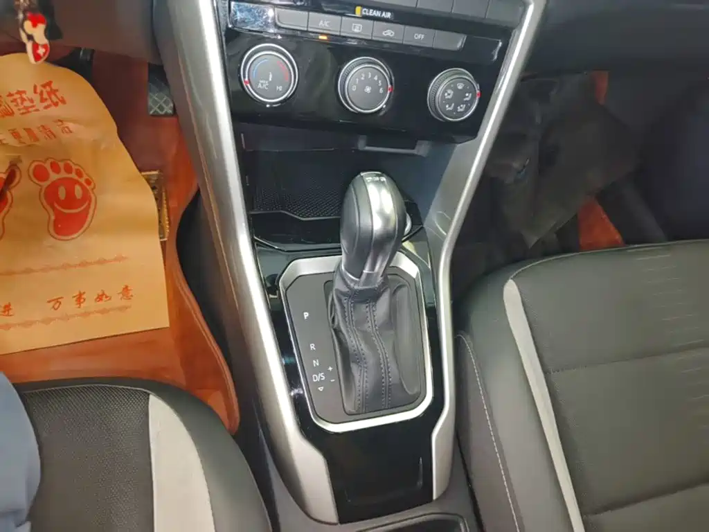 Volkswagen T-Roc — миниатюра 14
