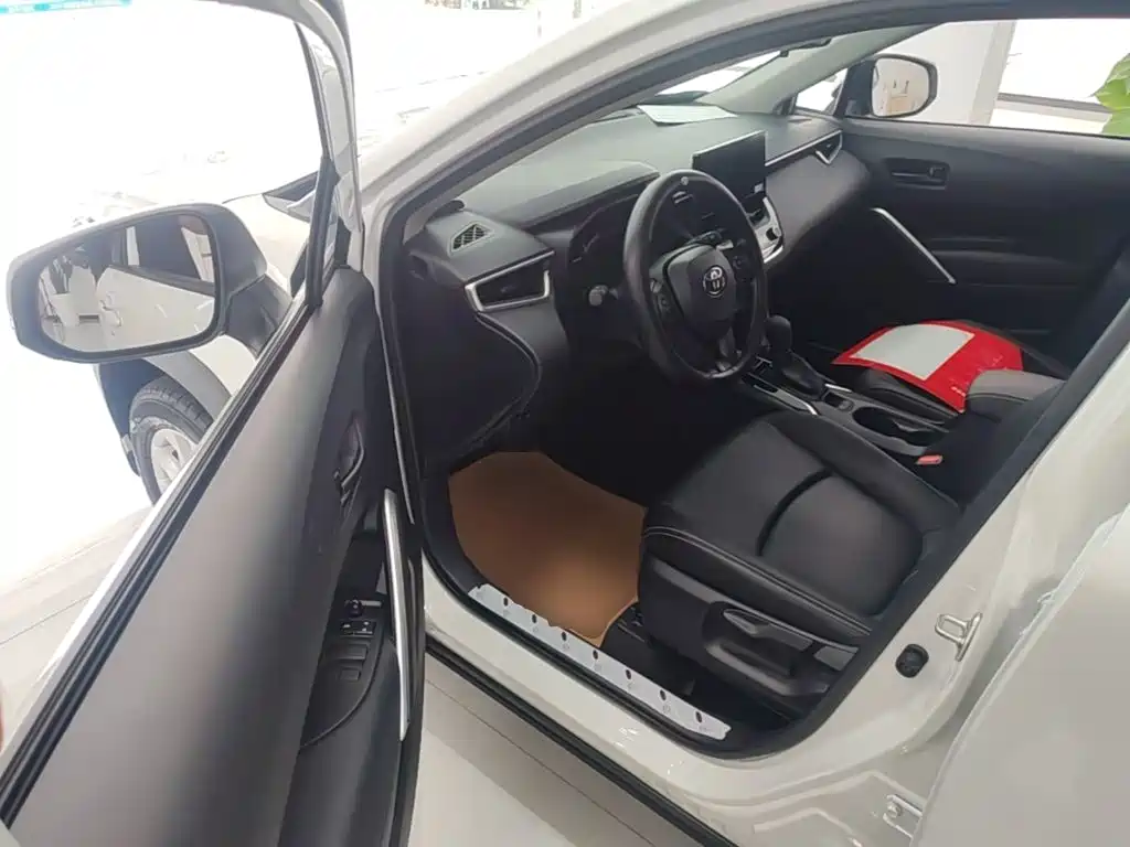 Toyota Corolla Cross — миниатюра 23