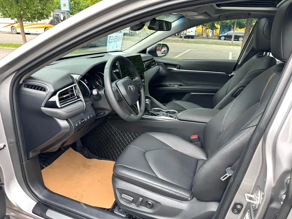 Toyota Camry 2023 2.0G Luxury