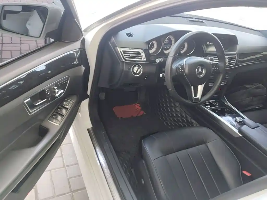 Mercedes-Benz E-Class — миниатюра 16