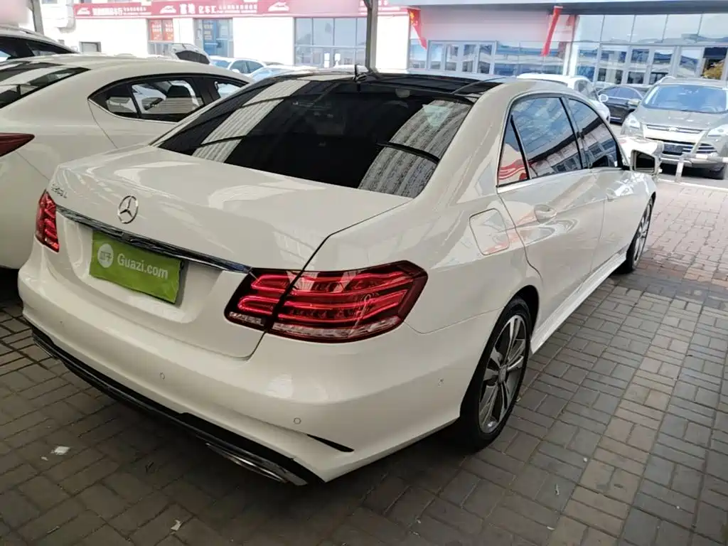 Mercedes-Benz E-Class — миниатюра 7