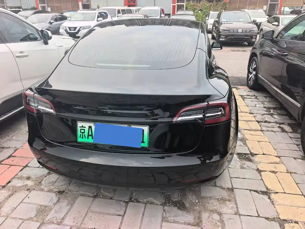 Tesla Model 3 — миниатюра 5