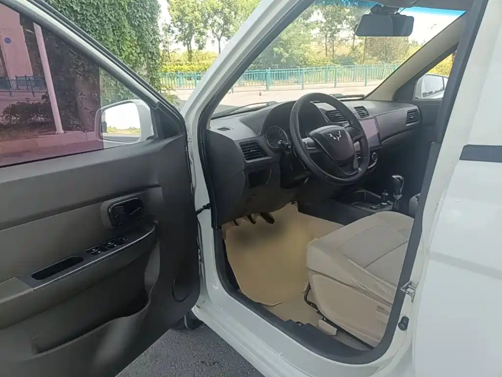 Wuling Hongguang — миниатюра 16
