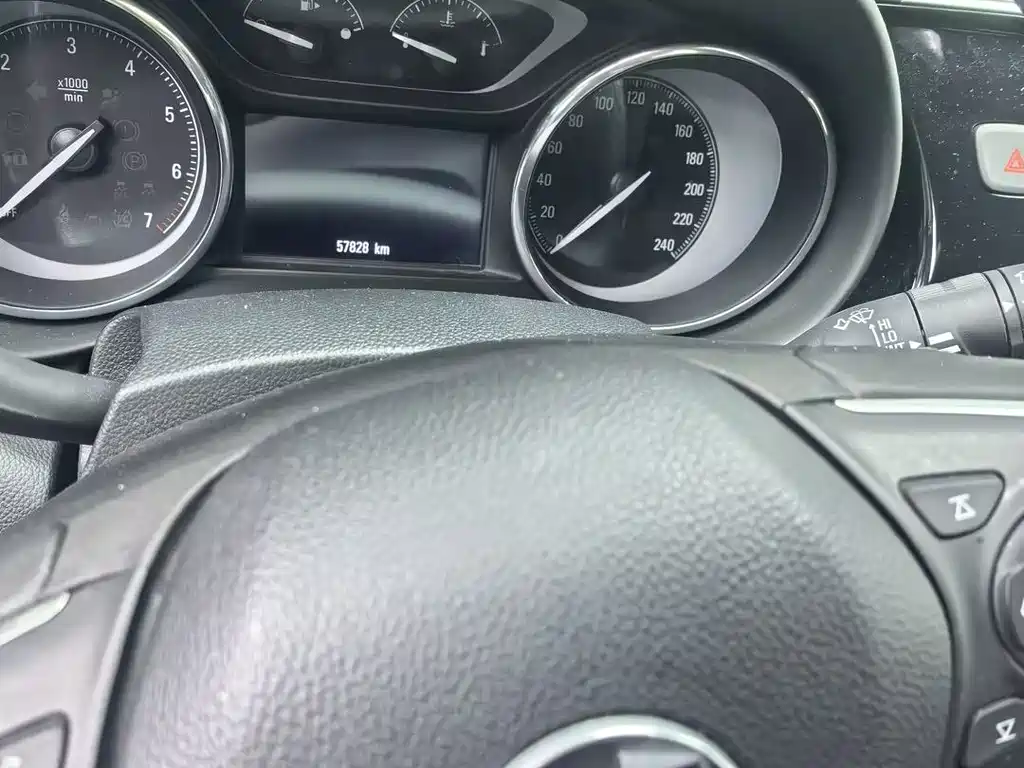Buick Envision Plus — миниатюра 9