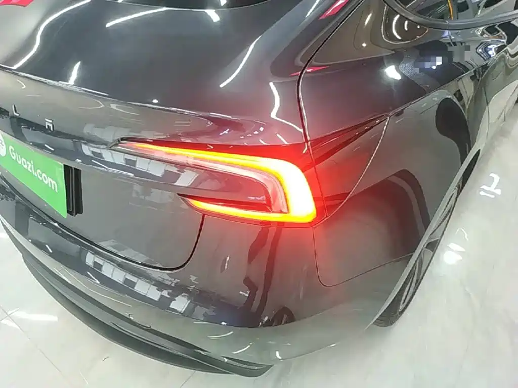 Tesla Model 3 — миниатюра 8